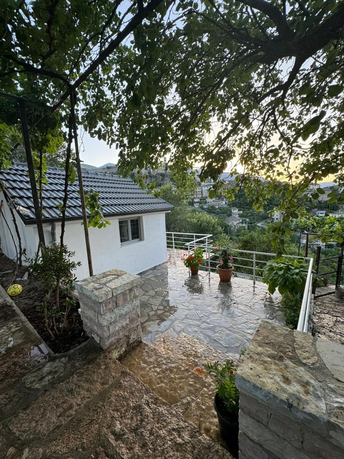 Guest House Argjiro Castle Gjirokastër Eksteriør billede